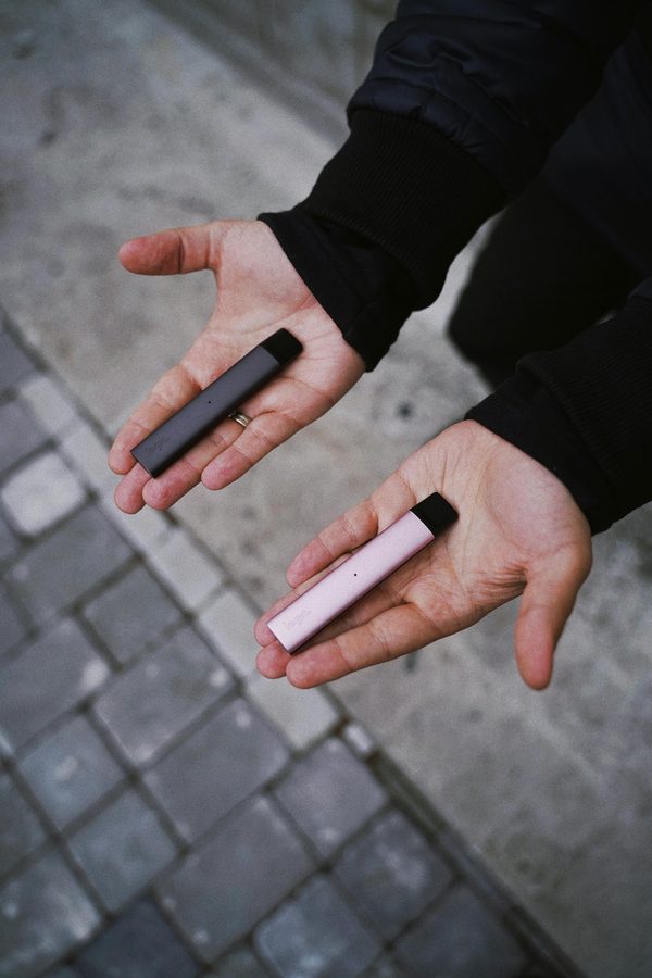 Cigarette électronique cbd : le choix entre jetable et rechargeable